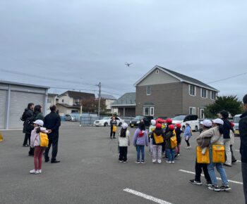 啓北小学校2年生の生活科見学が行われました。